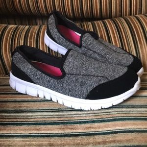 Action flex walking shoes